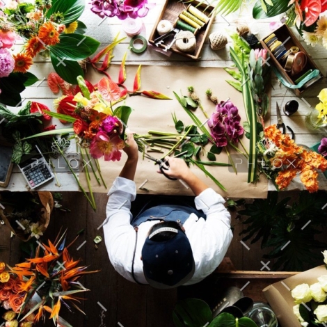 demo-attachment-144-flower-shop-business-owner-working-service-PSEGWHL